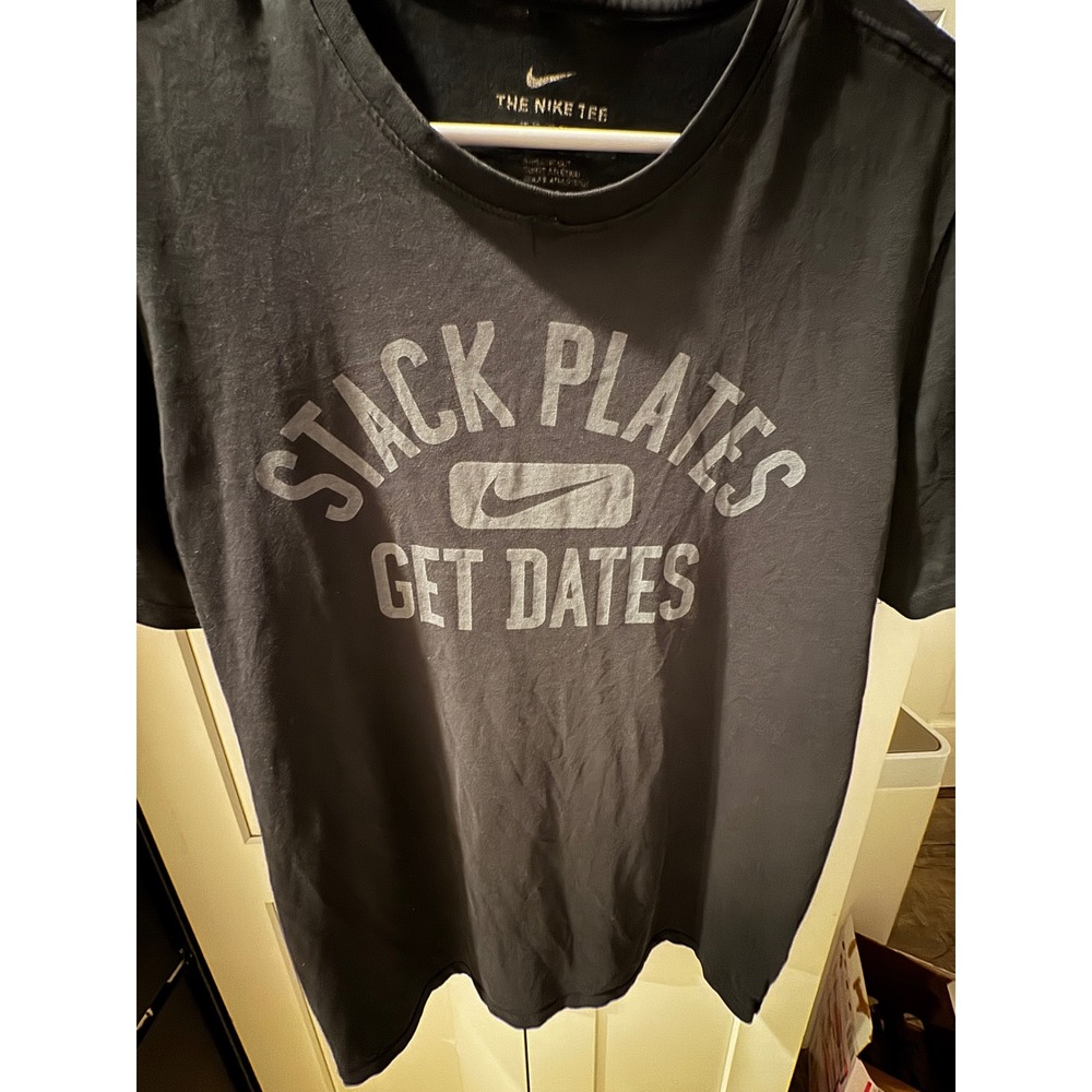 Nike Tee Mens Medium Black Stack Plates Get Dates Graphic T Shirt‎ Athletic